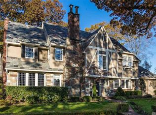 65 Andover Rd, Rockville Centre, NY 11570