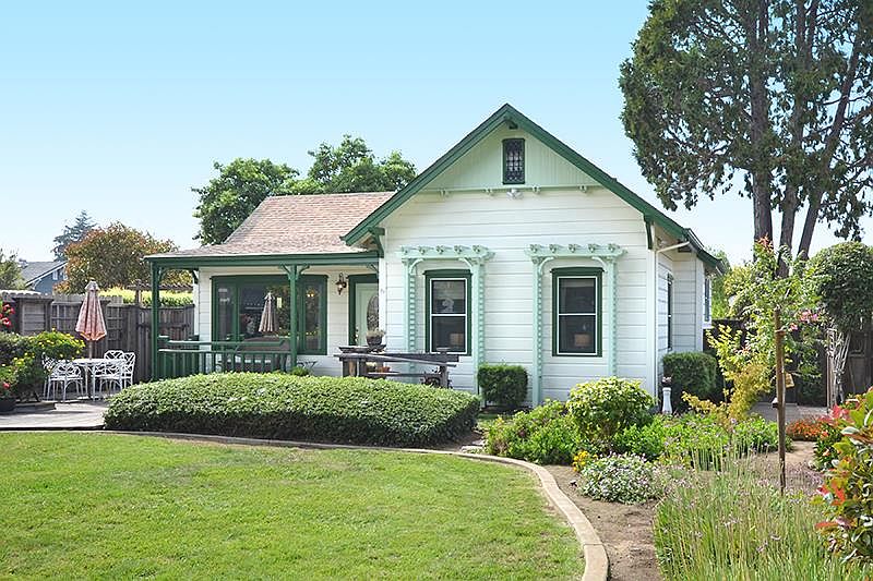 1st image of 2631 Capitola Ave