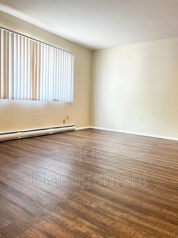 Bright 2-Bedroom Upstairs Unit on W Alexis Rd Convenient Toledo Location for Just $695! — Photo 1