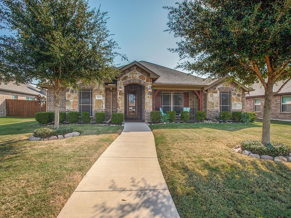 3024-carlton-pkwy-waxahachie-tx-High-Res-1.jpg