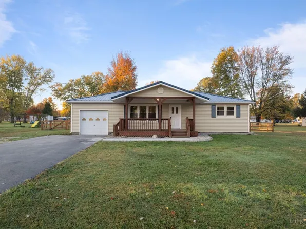 208 Holly Ln, Bethel, OH 45106