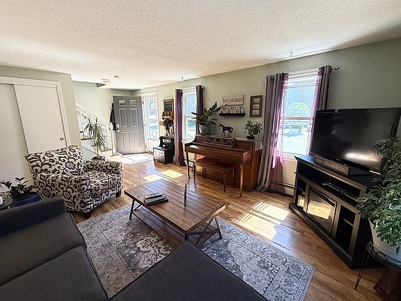 4th image of 48 Vincent Cir