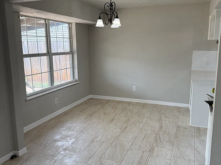 9813 S Country Club Dr — Photo 4