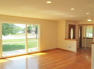 923 S Na Wa Ta Ave, Mount Prospect, IL 60056