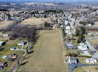 W Beil Ave, Nazareth, PA 18064