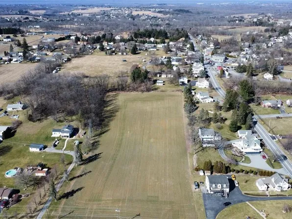 W Beil Ave, Nazareth, PA 18064