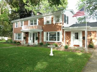 3319 Delahaut St, Green Bay, WI 54301