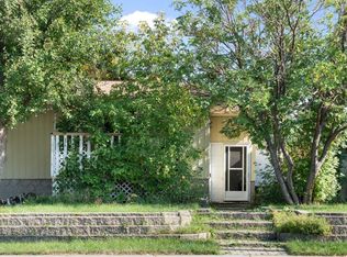 3212 W Dover Cres SE, Calgary, AB T2B 1V2