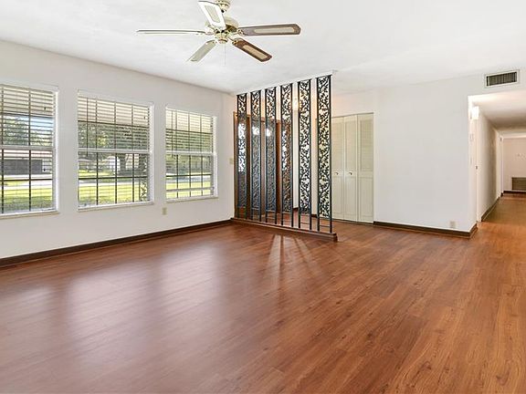 5th image of 2400 W Lyndell Dr