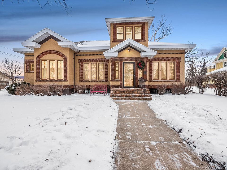 1st image of 416 6th Ave W