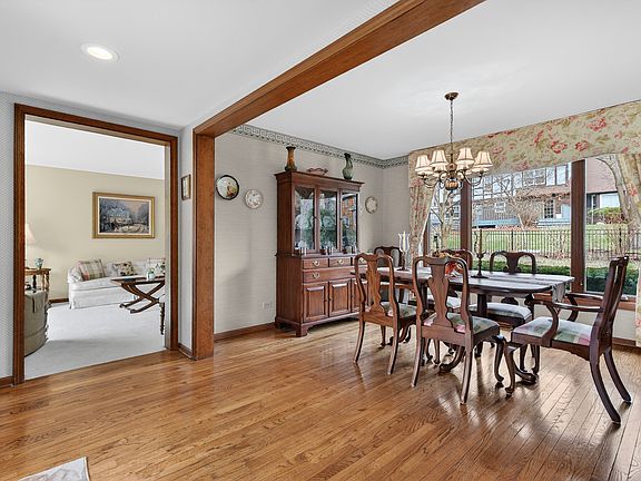 5th image of 1013 Iroquois Ave