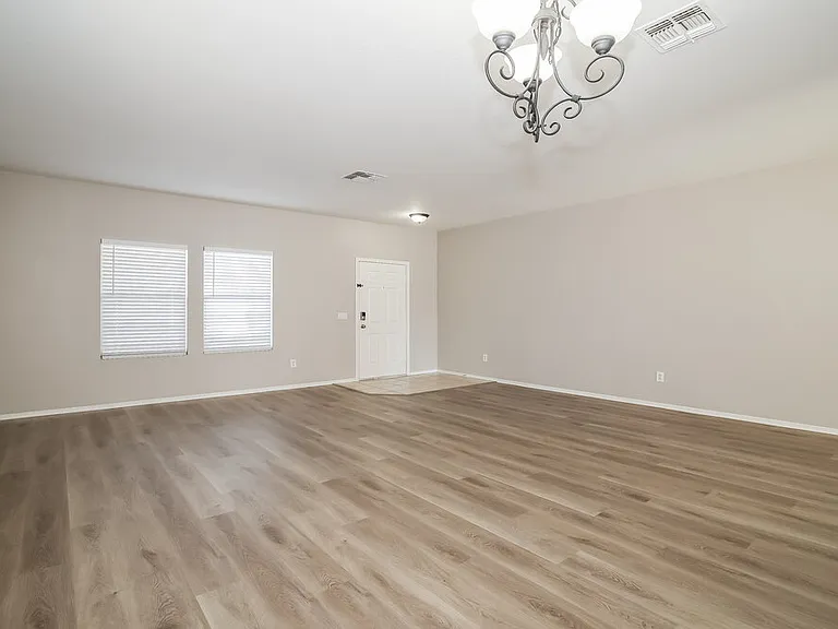 2413 W Chipman Rd — Photo 5