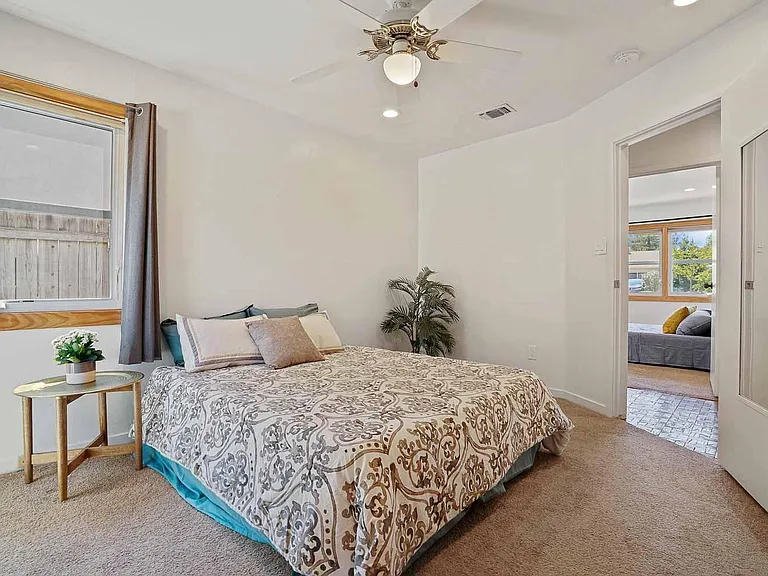 832 Eureka Ave — Photo 14