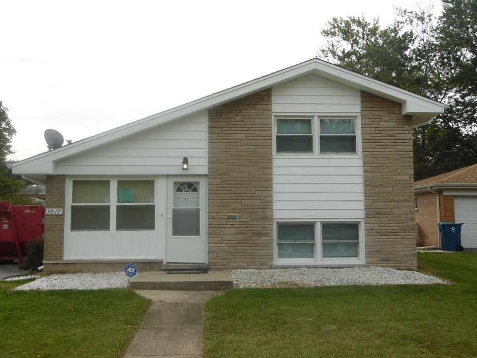 1st image of 1017 Riverview Dr