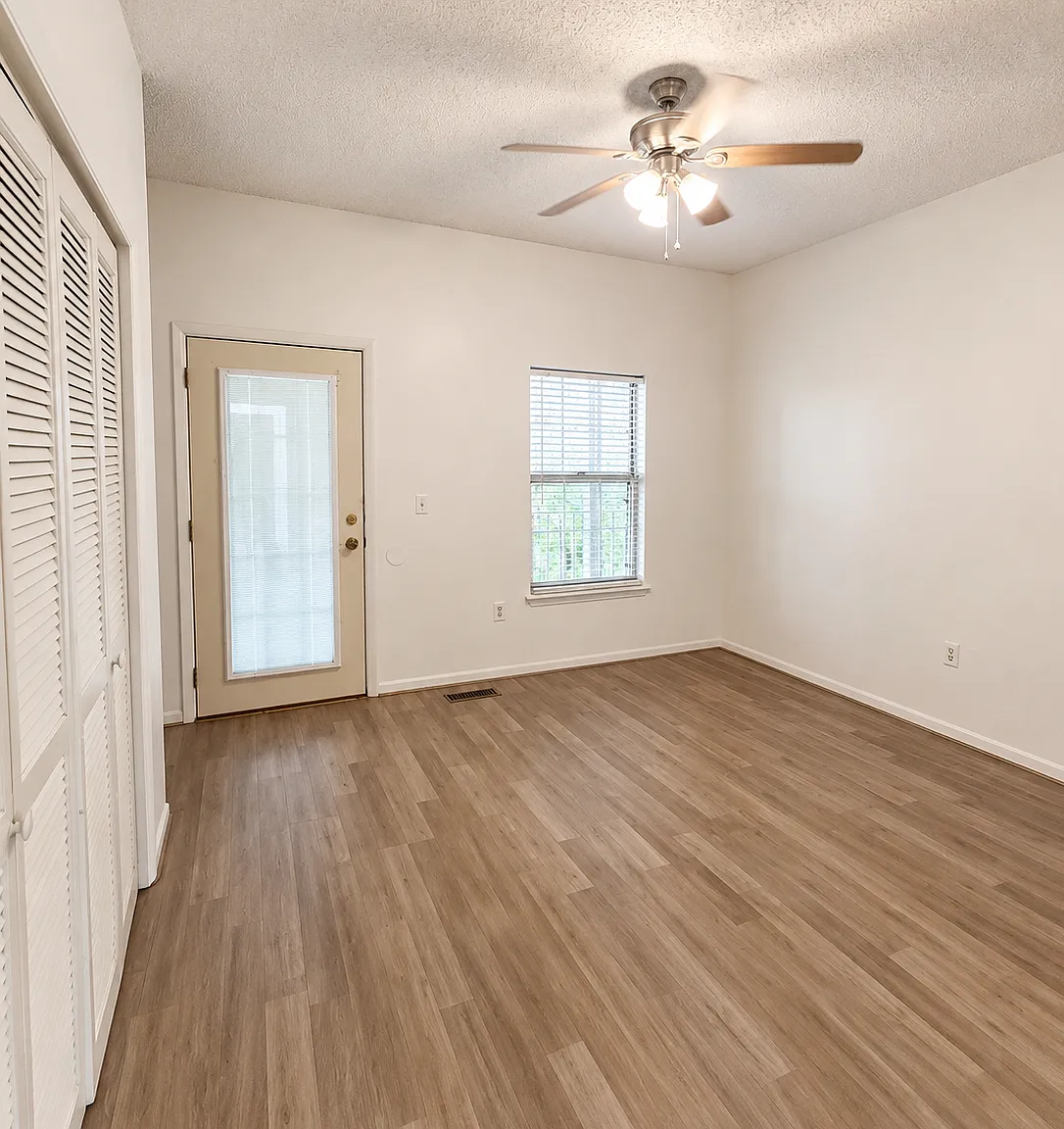 2 bed, 2.5 bath, 1152 sqft, $1,218 — Photo 4