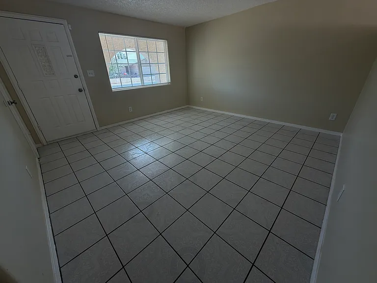 8106 W Elm St — Photo 2