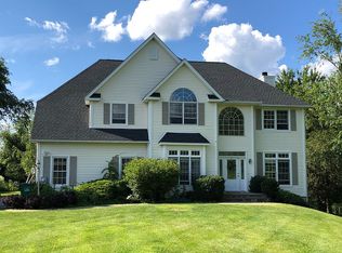 101 Warren Farm Rd, Hopewell Junction, NY 12533