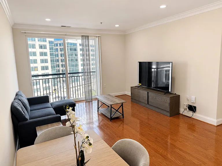 38 Maryland Ave #608 — Photo 6