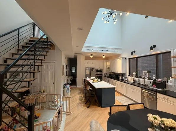 1517 N North Park Ave #2, Chicago, IL 60610