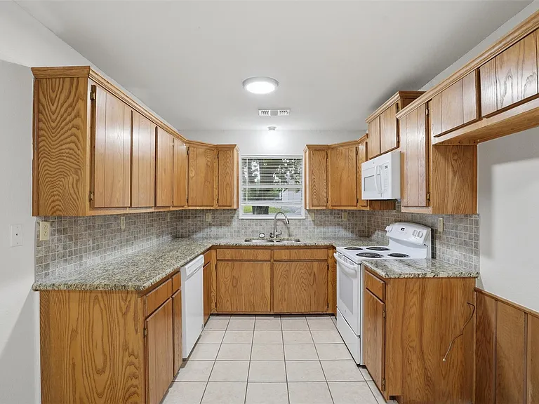 106 N Shaw St #106 — Photo 11