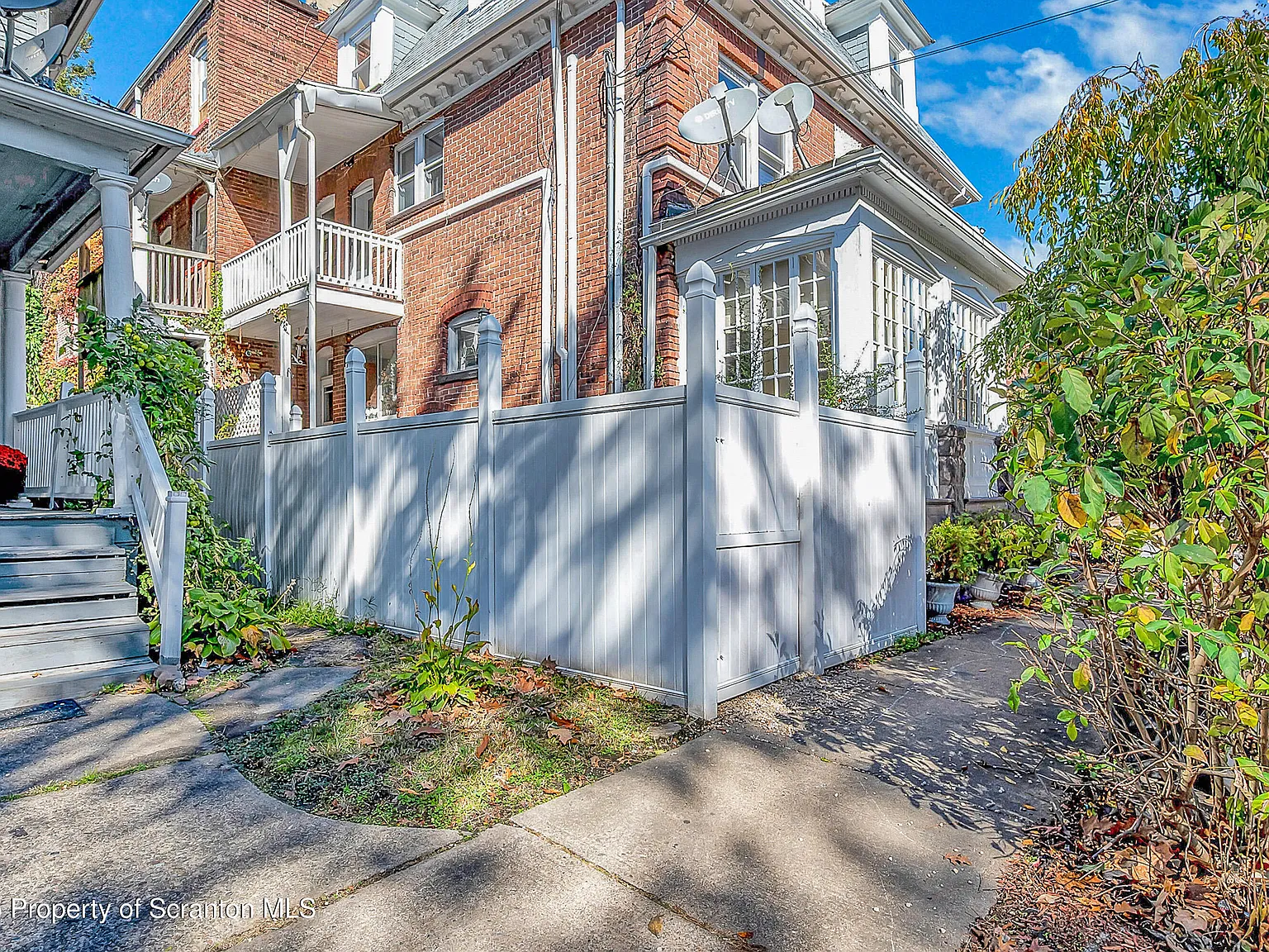 6 bed, 3.0 bath, 2810 sqft, $625 — Photo 4