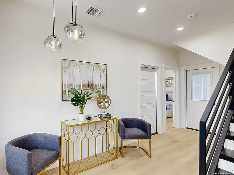 1019 S Hackberry St #201 — Photo 7