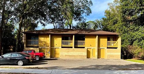 504 SW 67th Ter #C Photo 1