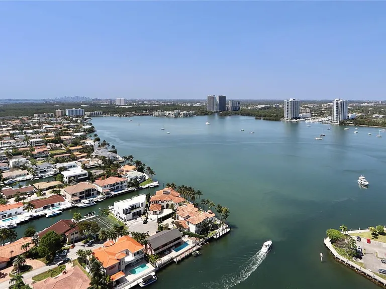1000 Island Blvd #Penthouse 2 — Photo 24