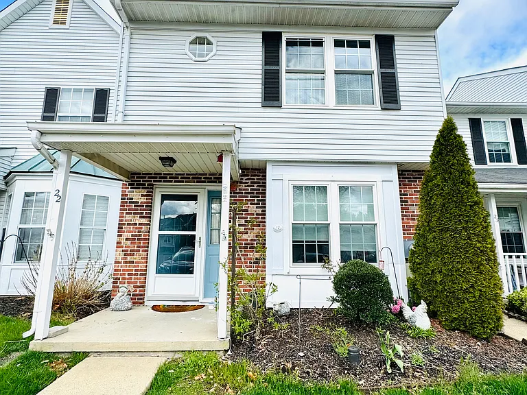 22 Wyckwood Ct — Photo 1