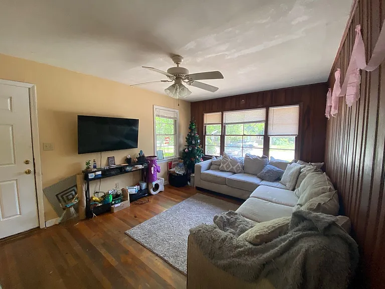 1725 Airport Dr — Photo 5