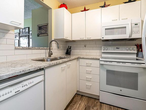 5th image of 1720 Ridgebury Dr #142A