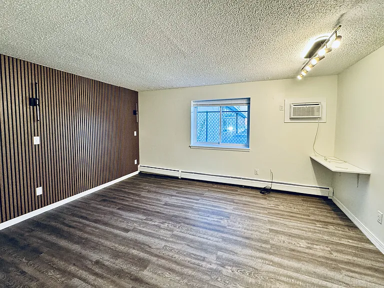 1524 Mount Hope Ave #1 — Photo 3