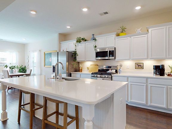 5th image of 7023 Sully Ct