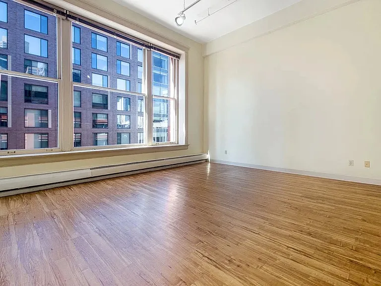 1555 California St #301 — Photo 6