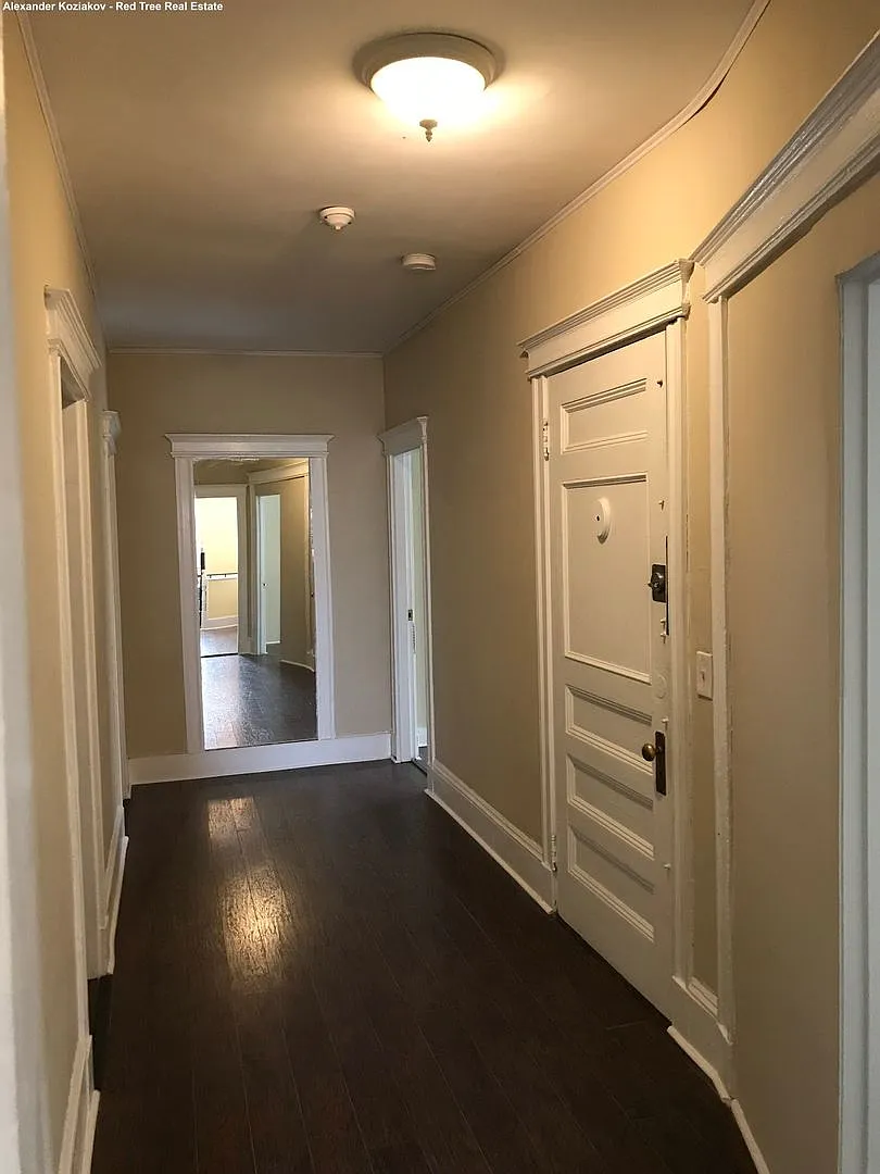 Charming 5 Bedroom — Photo 4