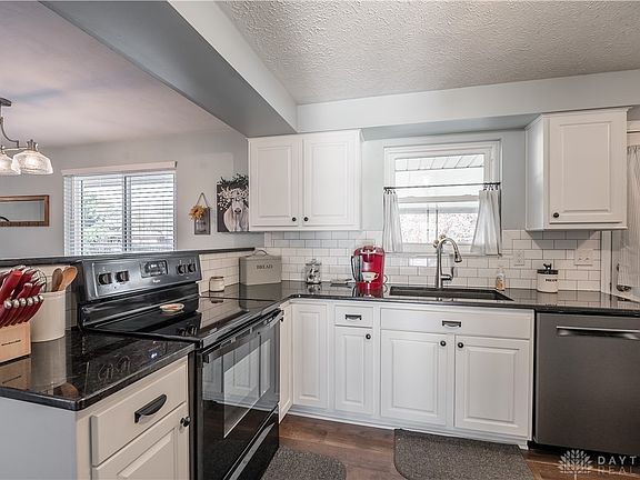 4th image of 304 Doris Ct