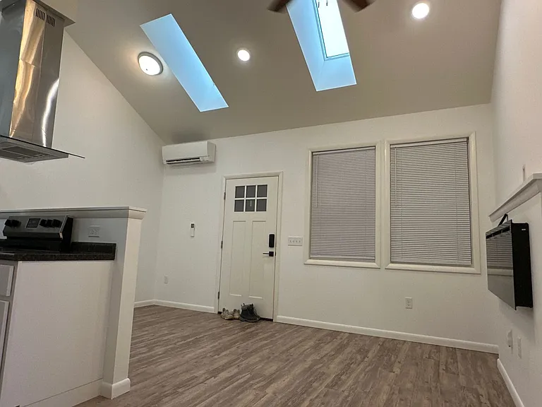 University Park Apartments near Cornell University — Photo 379