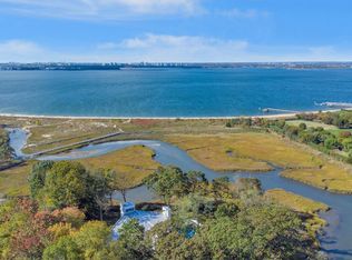 2 Sands Ln, Sands Point, NY 11050