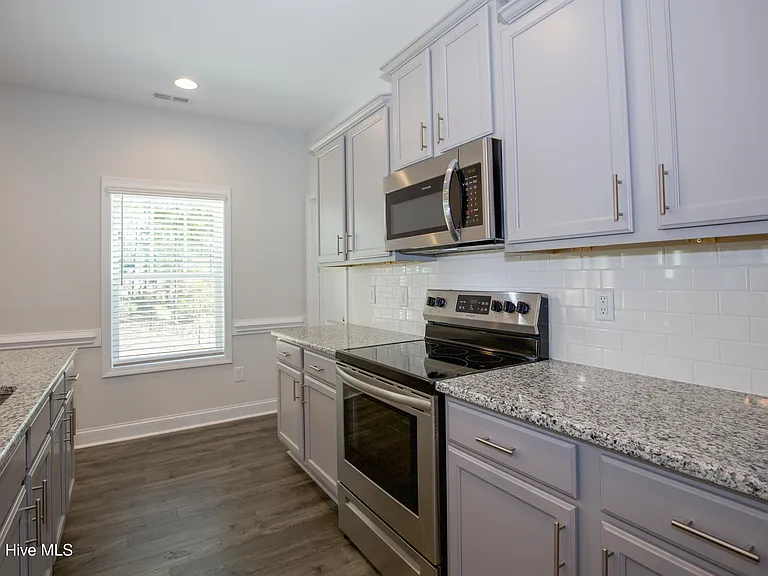 660 Avenue Of The Carolinas — Photo 35