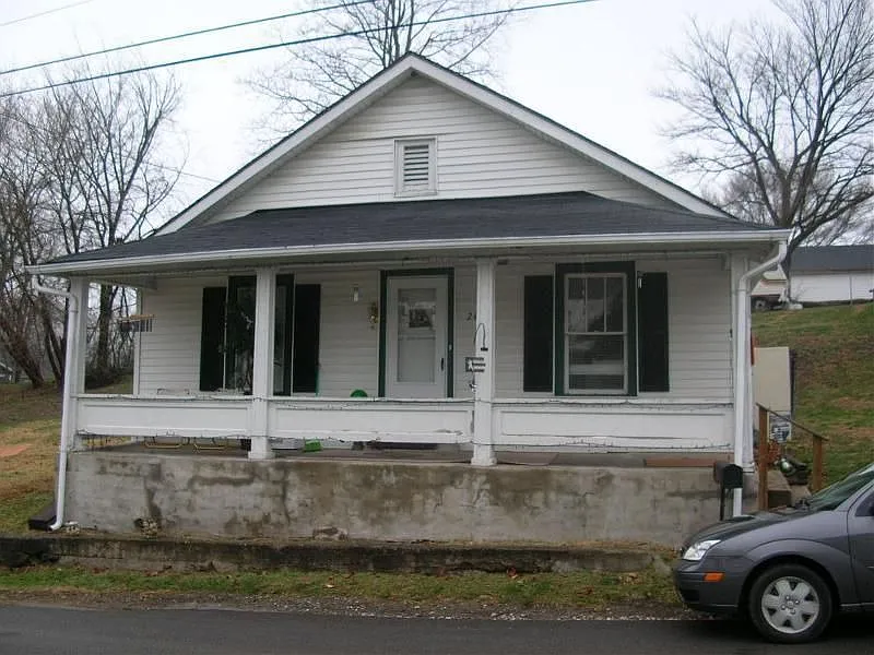 2411 Kirk St photo 1