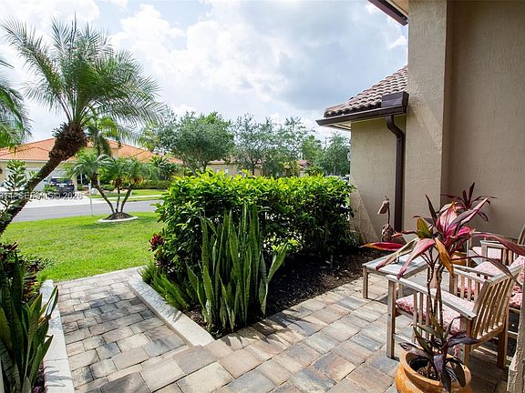 4th image of 2910 Fairways Dr