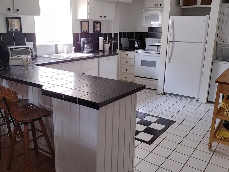449 Oceanside Dr #A — Photo 4