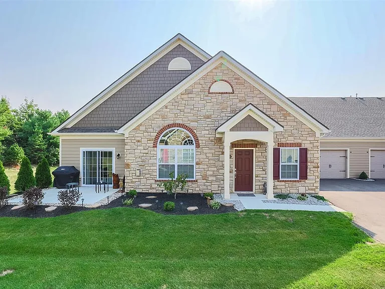 6733 Liberty Cir — Photo 1