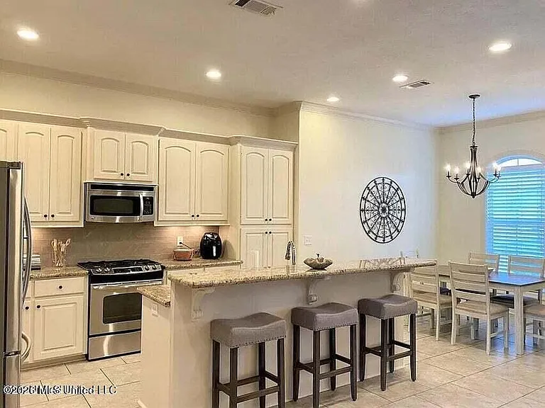 212 Stillhouse Creek Dr — Photo 8