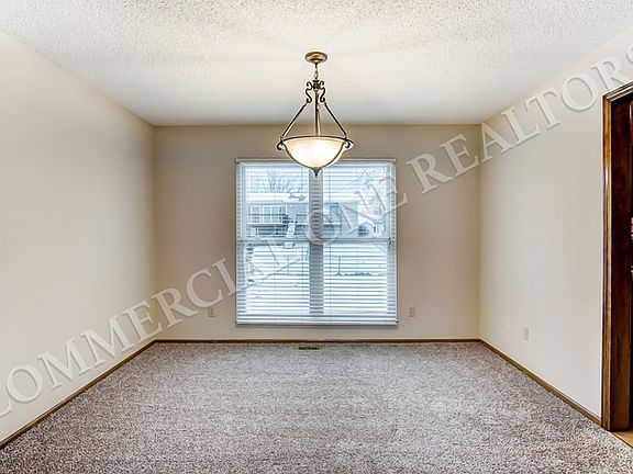 3rd image of 5195 Aurora Dr