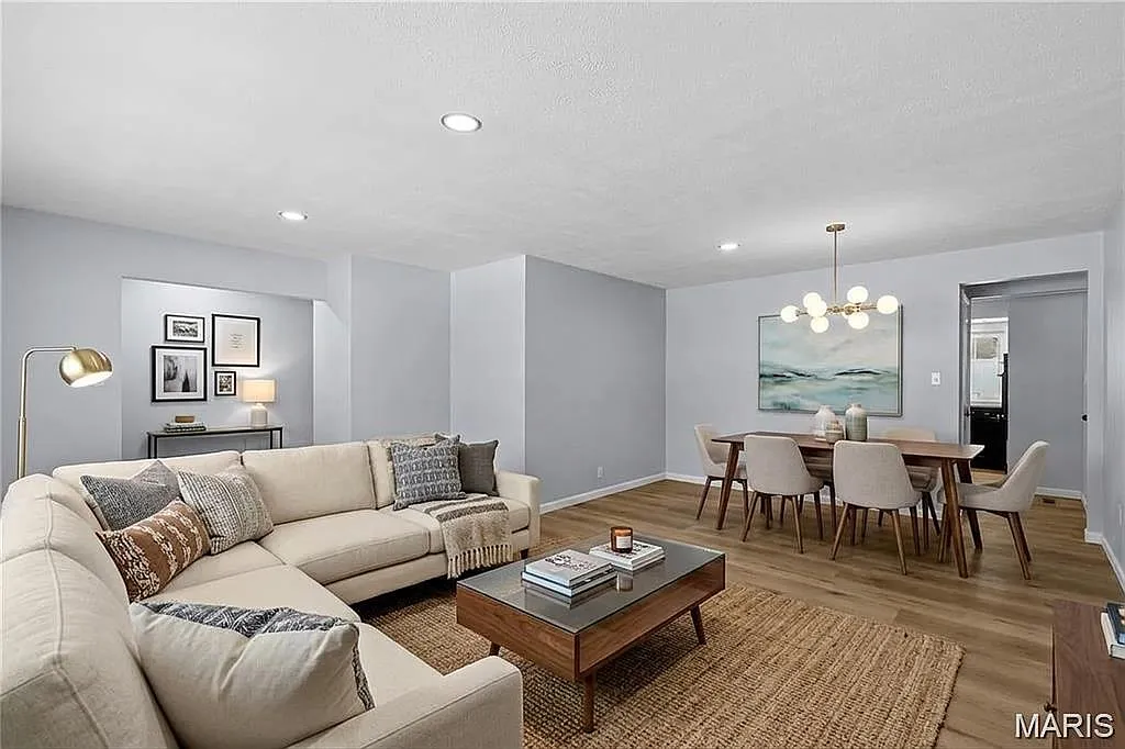 4 bed, 3.0 bath, 1488 sqft, $2,975 — Photo 2