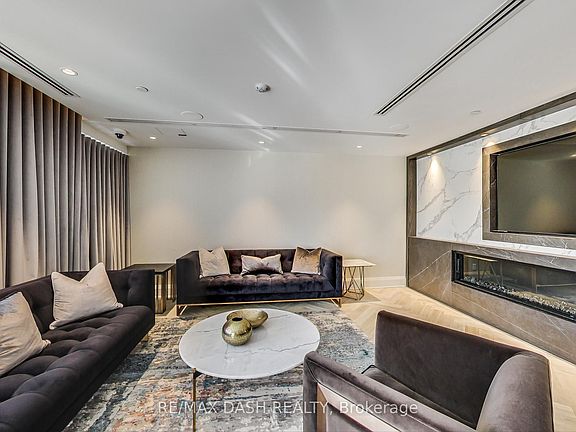 4th image of 151 Avenue Rd #602