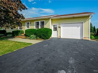 4321 Saunders Settlement Rd, Sanborn, NY 14132