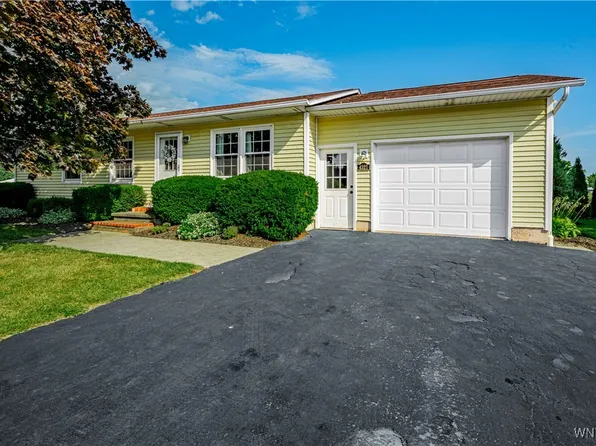 4321 Saunders Settlement Rd, Sanborn, NY 14132