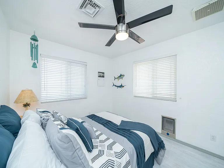 3910 Coral Reef Dr — Photo 13